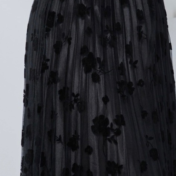 Black skirt with mesh outlayer - Picture 6 of 8